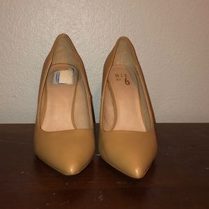 Brown stiletto pumps